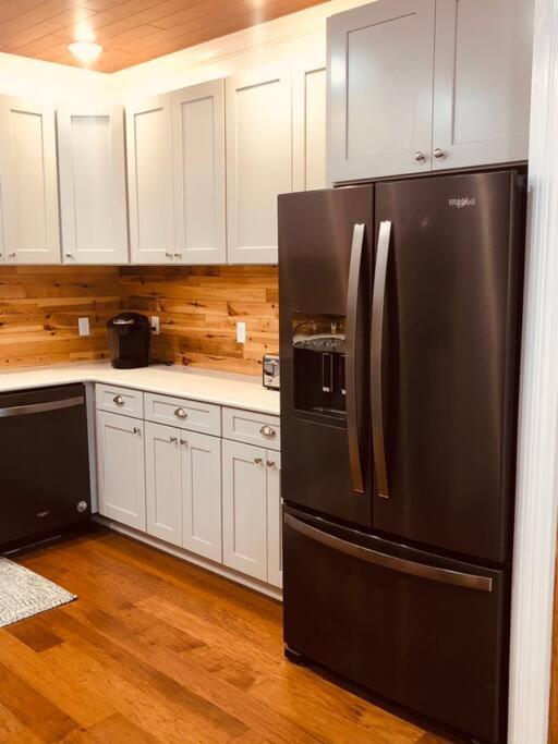 Apartment Triple Brick On Main