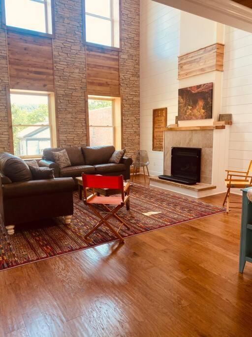Triple Brick On Main Apartment *